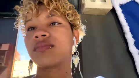 Snapshot of peggy_funn chatting on 01-15-25, 02:13 peggy-funn online show from 01-15-25, 02:13