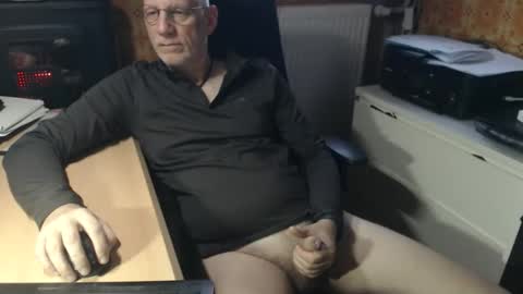 Pemue65 online show from 11-19-25, 07:52