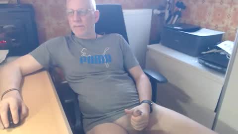 Snapshot of pemue65 chatting on 04-30-26, 06:53 Pemue65 online show from 04-30-26, 06:53