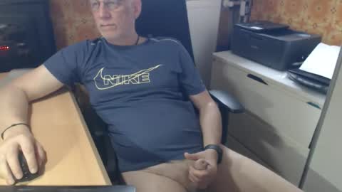 Snapshot of pemue65 chatting on 05-15-26, 06:20 Pemue65 online show from 05-15-26, 06:20