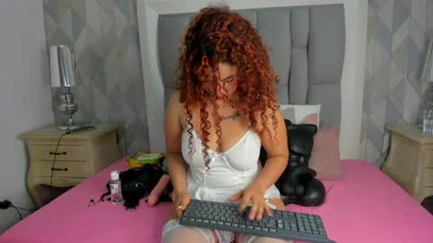 Snapshot of penelope_cox chatting on 05-21-26, 03:46 Penelope online show from 05-21-26, 03:46