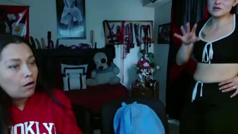 Snapshot of penelopeandmarilyn chatting on 06-25-26, 02:10 Penelope and my girlfriend Marilyn online show from 06-25-26, 02:10