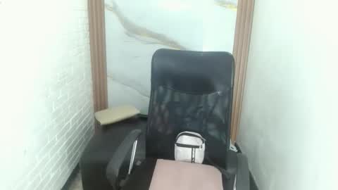 Penelopee Rouse online show from 10-13-25, 07:36