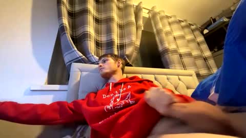 Penguin online show from 01-18-26, 05:06