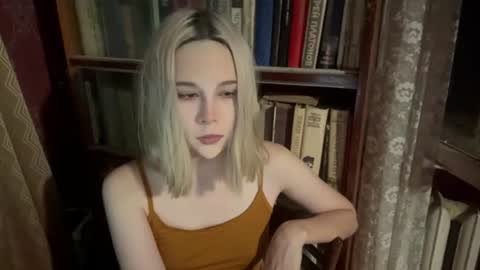 Snapshot of pennilinka chatting on 07-18-26, 08:01 Alya online show from 07-18-26, 08:01