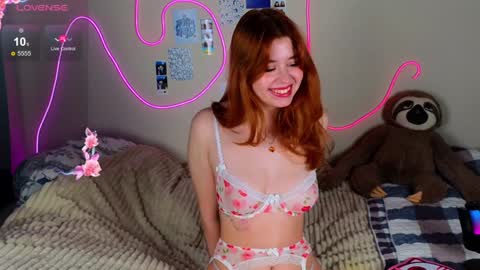 Snapshot of penny_staar chatting on 02-07-25, 08:22 Penny staar online show from 02-07-25, 08:22