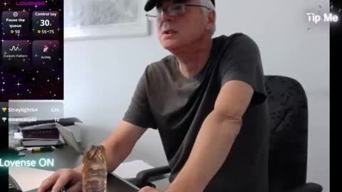 Snapshot of perdill chatting on 11-25-25, 12:16 Mr Pondaro online show from 11-25-25, 12:16