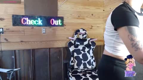 Wrenn Divine online show from 01-08-25, 02:46