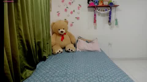 Snapshot of perla_brunette1 chatting on 02-01-26, 02:32 perla online show from 02-01-26, 02:32