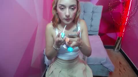 PERLA RED online show from 01-29-25, 03:04