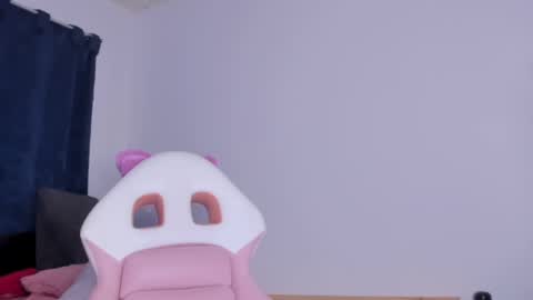 Perla online show from 12-27-24, 02:25