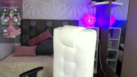 Snapshot of perlaa_moon_ chatting on 06-09-26, 03:56 PERLA online show from 06-09-26, 03:56