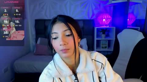 Snapshot of perlaa_moon_ chatting on 06-15-26, 12:29 PERLA online show from 06-15-26, 12:29