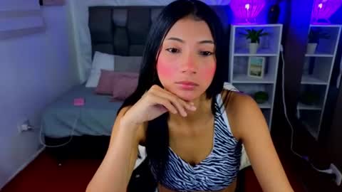 Snapshot of perlaa_moon_ chatting on 06-19-26, 12:09 PERLA online show from 06-19-26, 12:09
