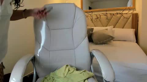 PerlaPreciosa online show from 03-22-26, 04:05