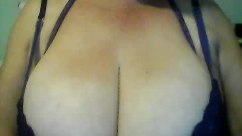 Snapshot of perlita070822 chatting on 07-22-26, 01:41 perlita070822 online show from 07-22-26, 01:41