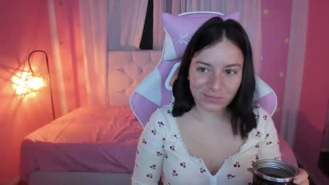 Snapshot of persefone_saira chatting on 02-12-26, 09:15 Marie online show from 02-12-26, 09:15