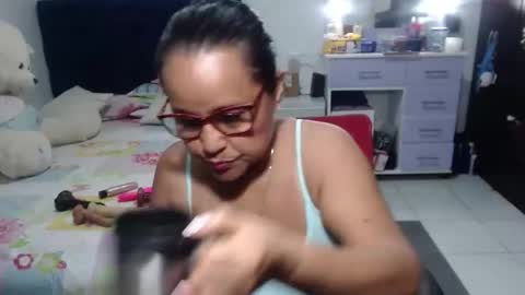 Snapshot of pervert_mommy_x chatting on 04-22-26, 09:33 SAMY online show from 04-22-26, 09:33
