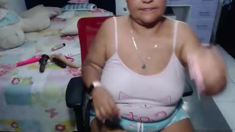 Snapshot of pervert_mommy_x chatting on 04-25-26, 01:41 SAMY online show from 04-25-26, 01:41