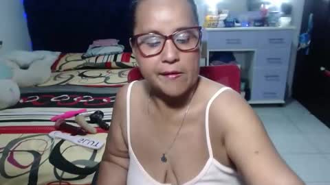 Snapshot of pervert_mommy_x chatting on 04-27-26, 09:29 SAMY online show from 04-27-26, 09:29