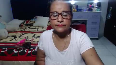 Snapshot of pervert_mommy_x chatting on 05-04-26, 10:33 SAMY online show from 05-04-26, 10:33