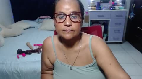 Snapshot of pervert_mommy_x chatting on 05-11-26, 02:45 SAMY online show from 05-11-26, 02:45