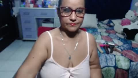 Snapshot of pervert_mommy_x chatting on 06-01-26, 09:33 SAMY online show from 06-01-26, 09:33