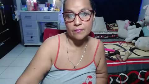 Snapshot of pervert_mommy_x chatting on 06-07-26, 01:04 SAMY online show from 06-07-26, 01:04