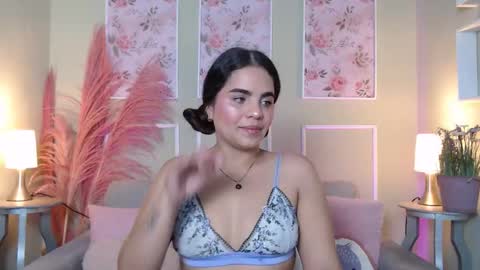 Nikole  online show from 10-05-25, 08:07