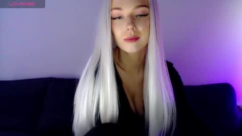 Snapshot of pervyblonde chatting on 01-10-25, 09:55 Isabella online show from 01-10-25, 09:55