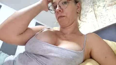 Lisa -  online show from 10-07-25, 09:50