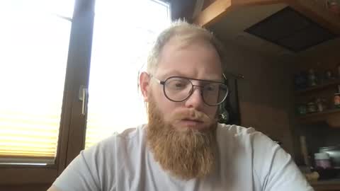 Snapshot of peschiii chatting on 05-20-26, 11:27 Peschi online show from 05-20-26, 11:27