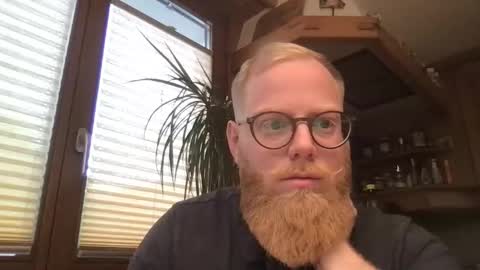 Snapshot of peschiii chatting on 06-03-26, 08:17 Peschi online show from 06-03-26, 08:17