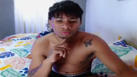 Snapshot of peter_king_ chatting on 09-22-25, 01:35 peter online show from 09-22-25, 01:35