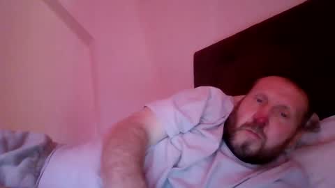 Snapshot of peterpeters443 chatting on 04-16-26, 10:38 jelle online show from 04-16-26, 10:38