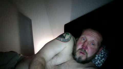 Snapshot of peterpeters443 chatting on 04-22-26, 05:25 jelle online show from 04-22-26, 05:25