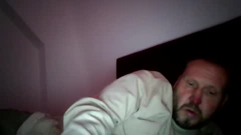 Snapshot of peterpeters443 chatting on 05-15-26, 03:19 jelle online show from 05-15-26, 03:19