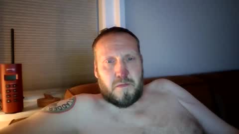 Snapshot of peterpeters443 chatting on 06-02-26, 10:23 jelle online show from 06-02-26, 10:23