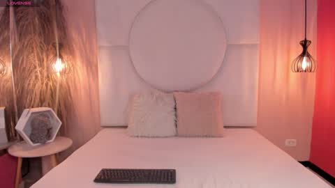 Snapshot of petiite_aliice chatting on 02-08-25, 03:31 Alice online show from 02-08-25, 03:31