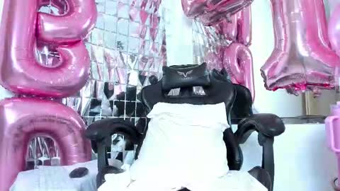 petite_amor online show from 10-02-25, 09:33