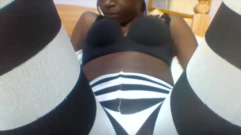 Snapshot of petite_ariana chatting on 02-07-26, 04:11 ariana online show from 02-07-26, 04:11