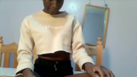 Snapshot of petite_ariana chatting on 02-12-26, 06:58 ariana online show from 02-12-26, 06:58