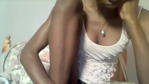 Snapshot of petite_ariana chatting on 02-14-26, 09:28 ariana online show from 02-14-26, 09:28