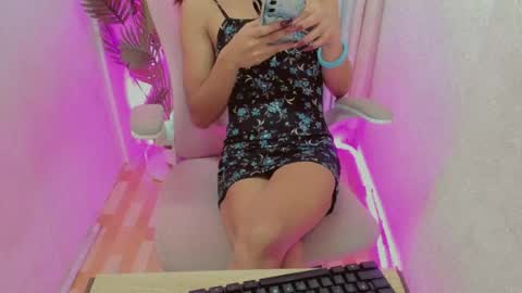 Snapshot of petite_barbie88 chatting on 07-22-26, 10:29 petite_barbie88 online show from 07-22-26, 10:29