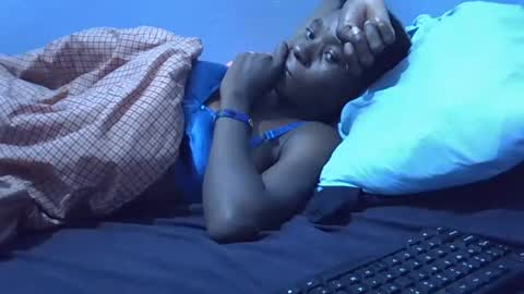 Snapshot of petite_bella21 chatting on 04-11-26, 10:47 petite_bella21 online show from 04-11-26, 10:47