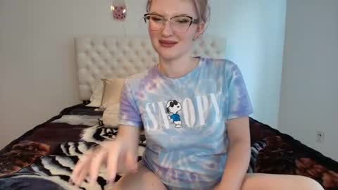 Snapshot of petite_cupcake chatting on 07-07-26, 05:28 Little cupcake online show from 07-07-26, 05:28