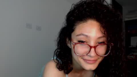 Snapshot of petite_kurly_qt chatting on 09-29-25, 03:44 loli online show from 09-29-25, 03:44
