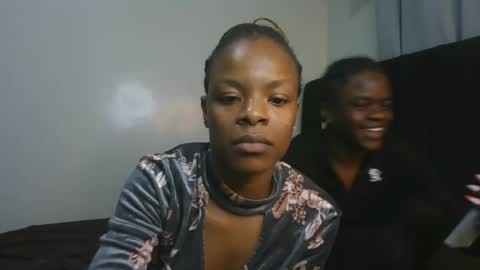 Snapshot of petite_luxe1 chatting on 07-27-26, 04:52 Luxe online show from 07-27-26, 04:52