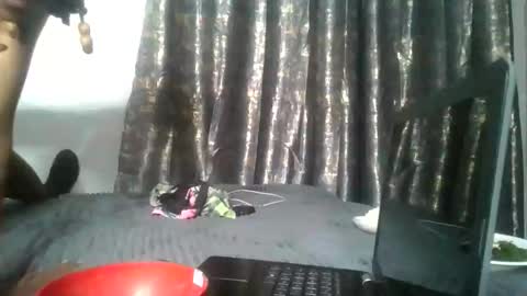 petite_queen69 online show from 05-28-26, 07:55