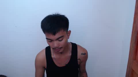 Snapshot of petiteasianx chatting on 01-04-25, 12:59 Vrin online show from 01-04-25, 12:59